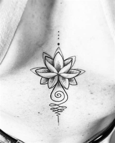 tatouage sous poitrine cote|100 Tatouages Poitrine pour Femme 